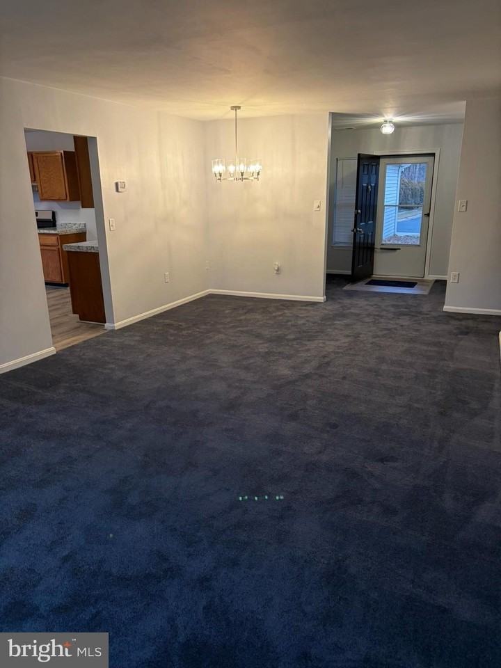 424 Crisfield Dr - Photo 6 of 36