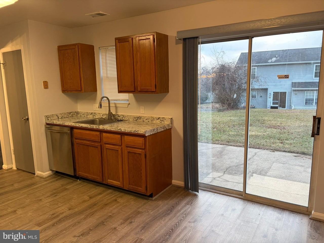 424 Crisfield Dr - Photo 7 of 27