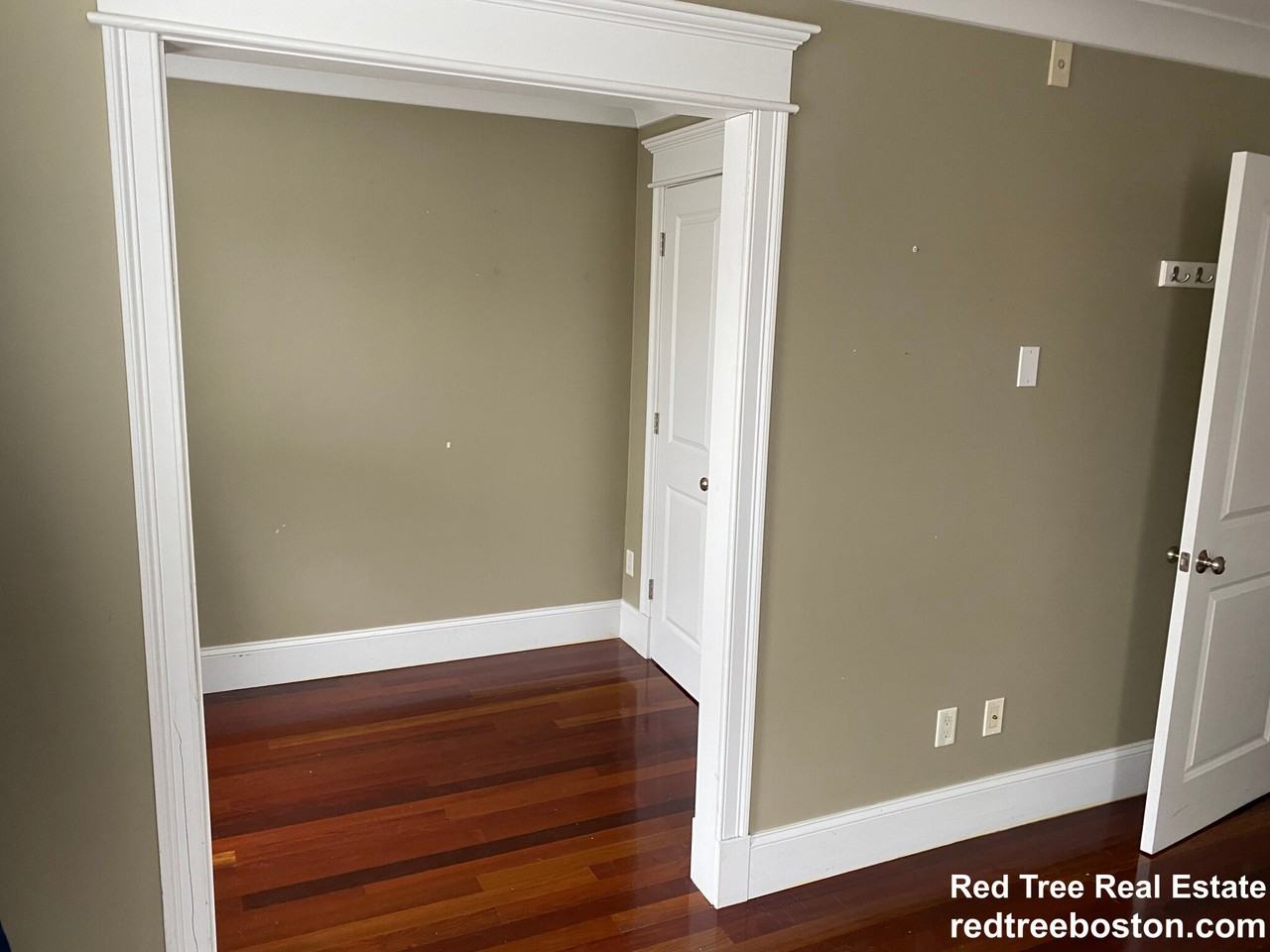 632 E Broadway #4 - Photo 3 of 7