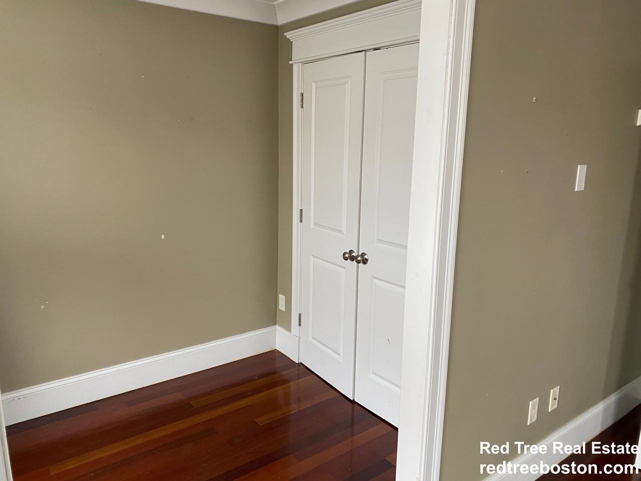 632 E Broadway #4 - Photo 4 of 7