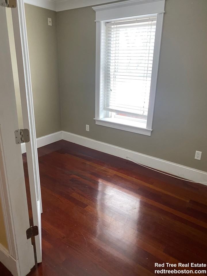 632 E Broadway #4 - Photo 5 of 7