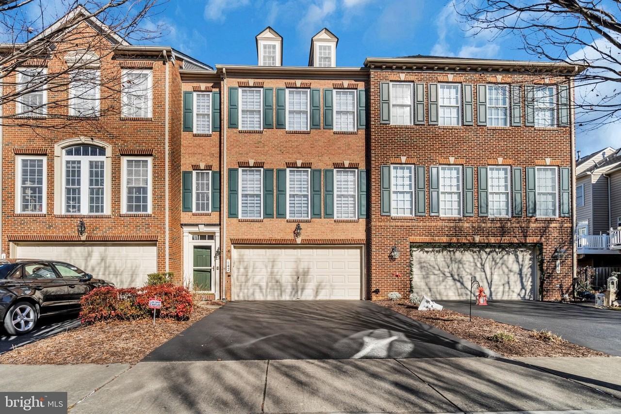 142 Swanton Ln - Photo 2 of 50