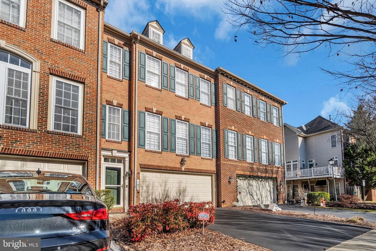 142 Swanton Ln - Photo 3 of 50