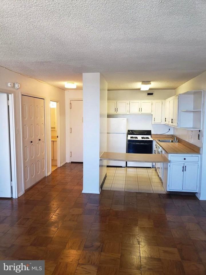 5225 Pooks Hill Rd Apt 1014s #1014S - Photo 2 of 14