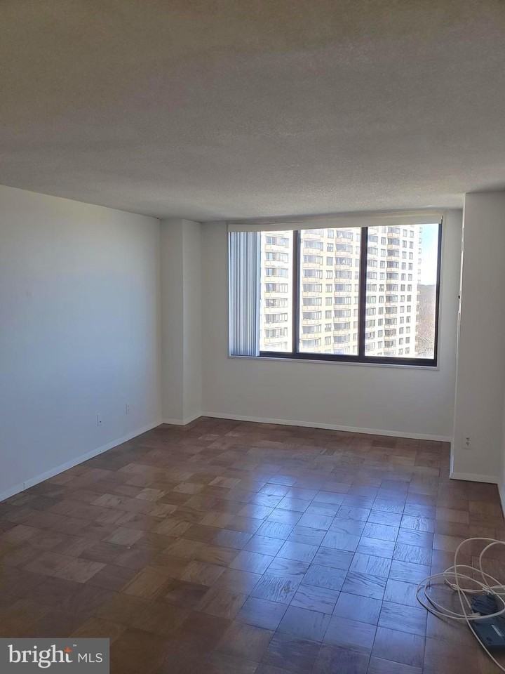 5225 Pooks Hill Rd Apt 1014s #1014S - Photo 3 of 14