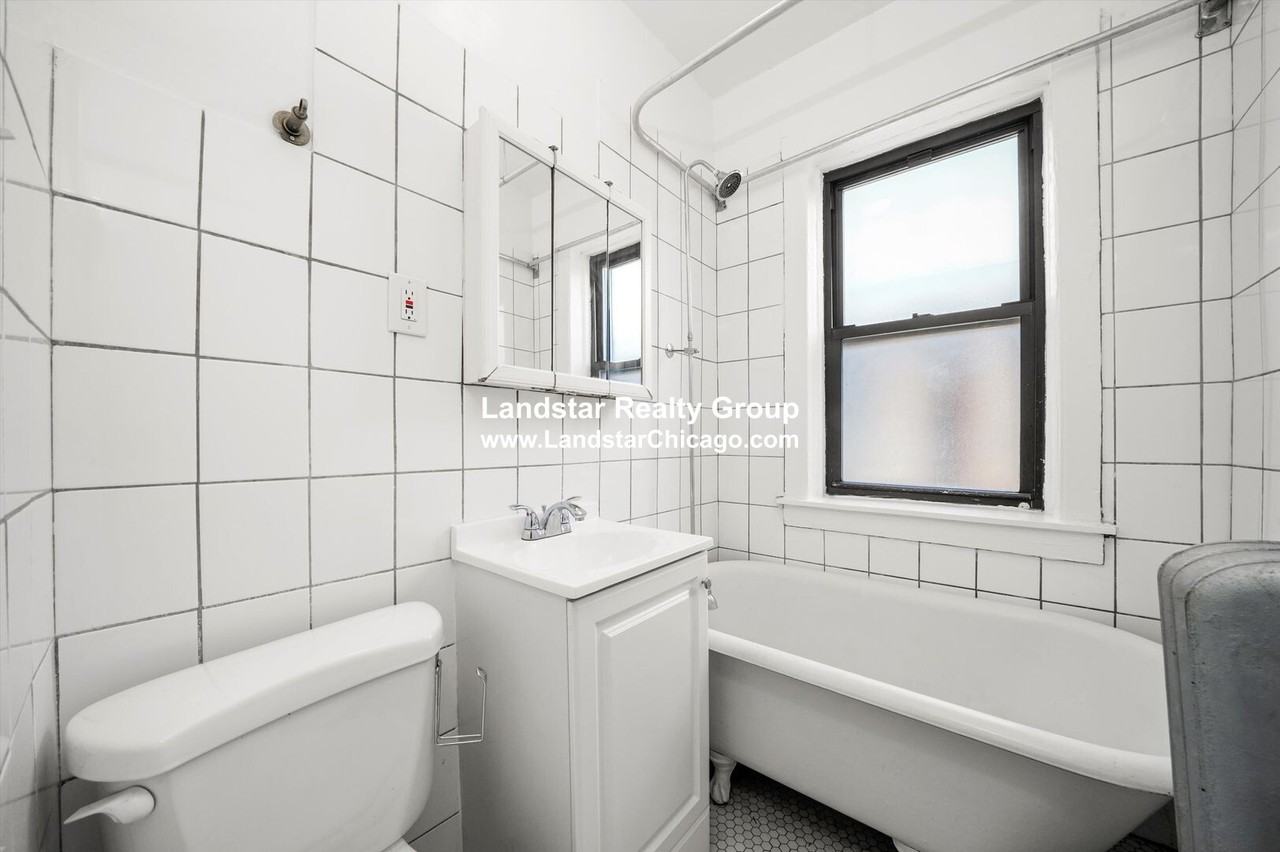 3304 W Schubert Ave #1I - Photo 5 of 8