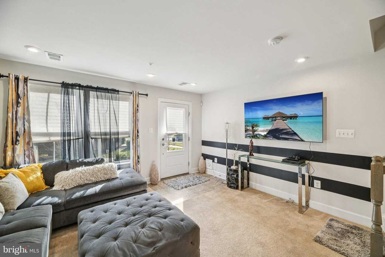 251 Phoenix Dr - Photo 3 of 26