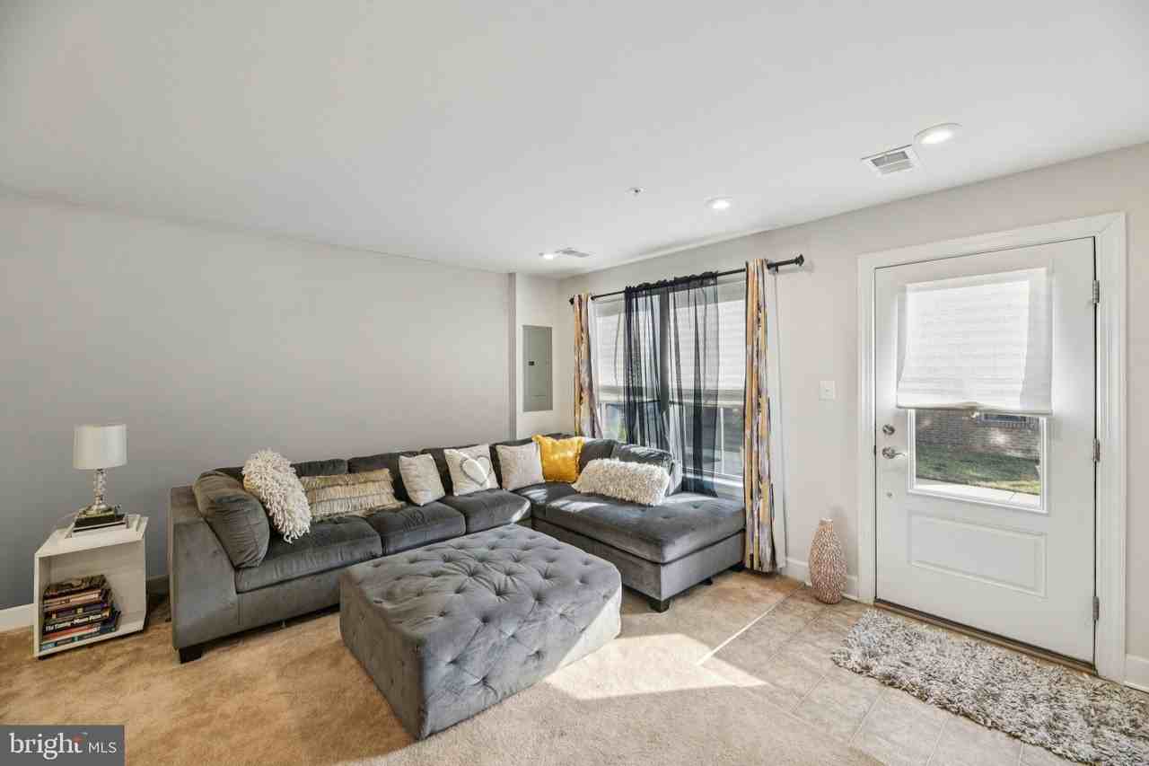 251 Phoenix Dr - Photo 4 of 26