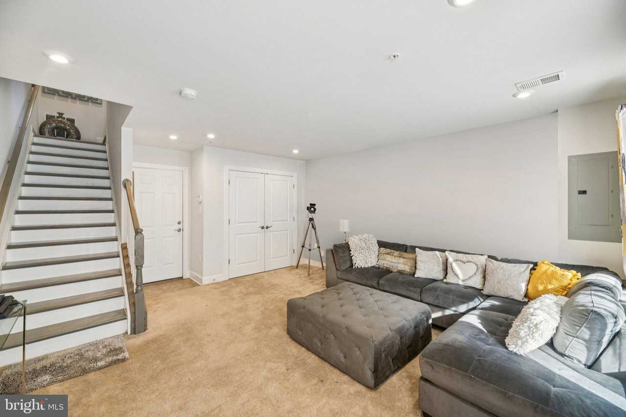 251 Phoenix Dr - Photo 5 of 26