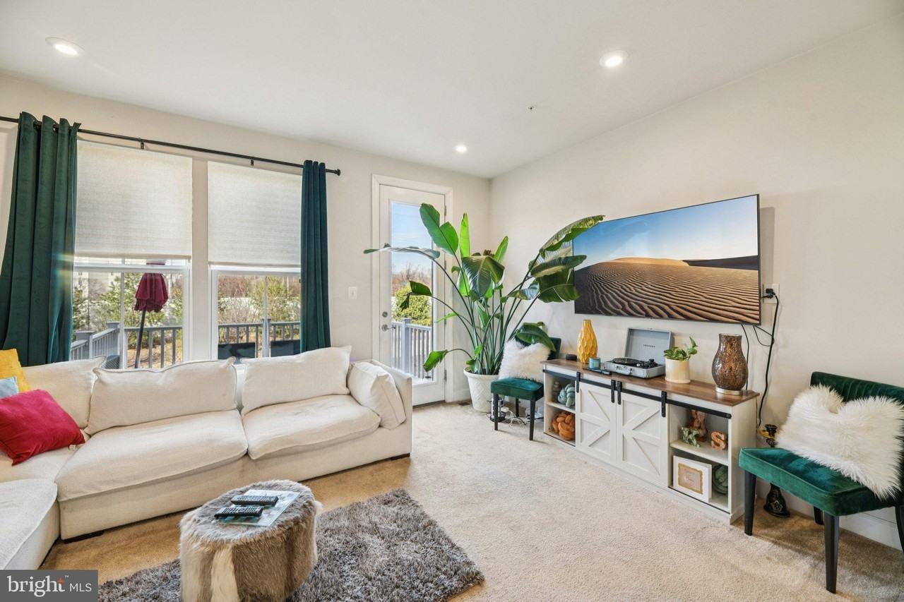 251 Phoenix Dr - Photo 6 of 26