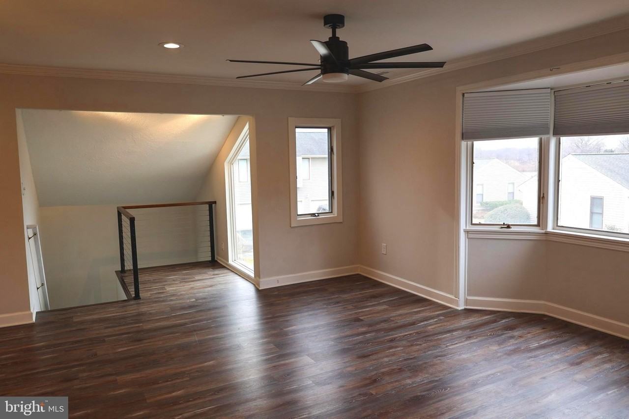 15-B 15-B-2 MARINERS Way - Photo 6 of 50