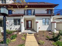 25-E Queen Elizabeth Ct - Photo 1 of 1