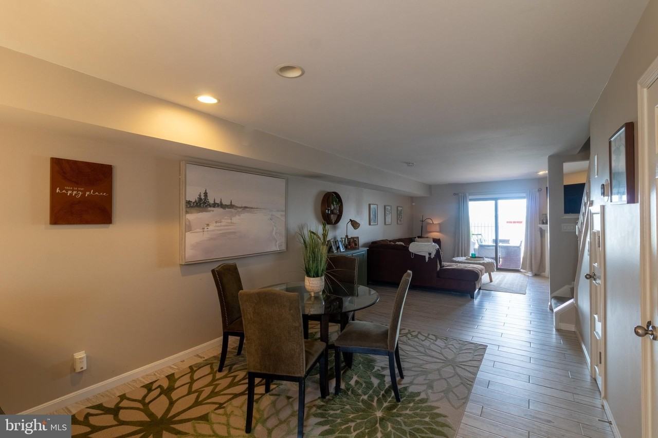 25-E Queen Elizabeth Ct - Photo 3 of 36