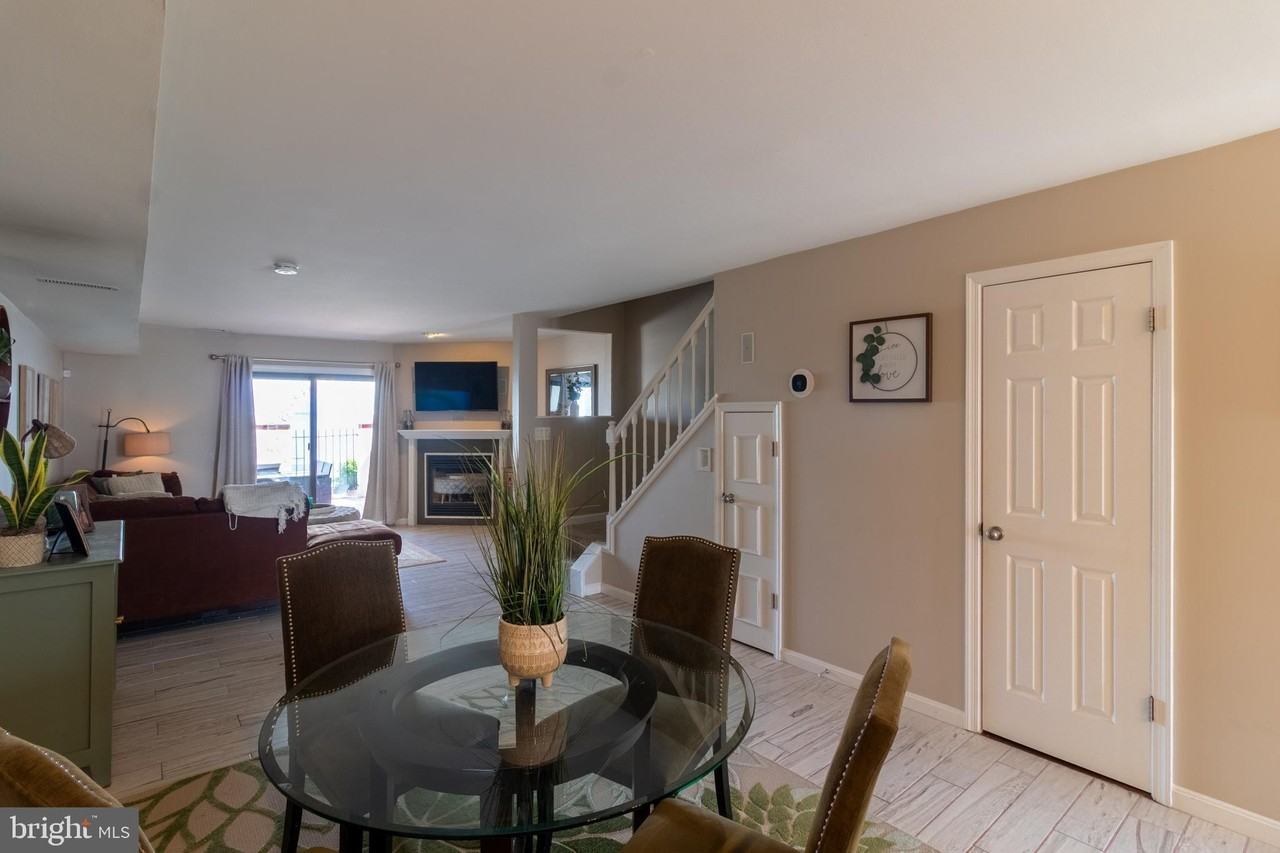 25-E Queen Elizabeth Ct - Photo 4 of 36