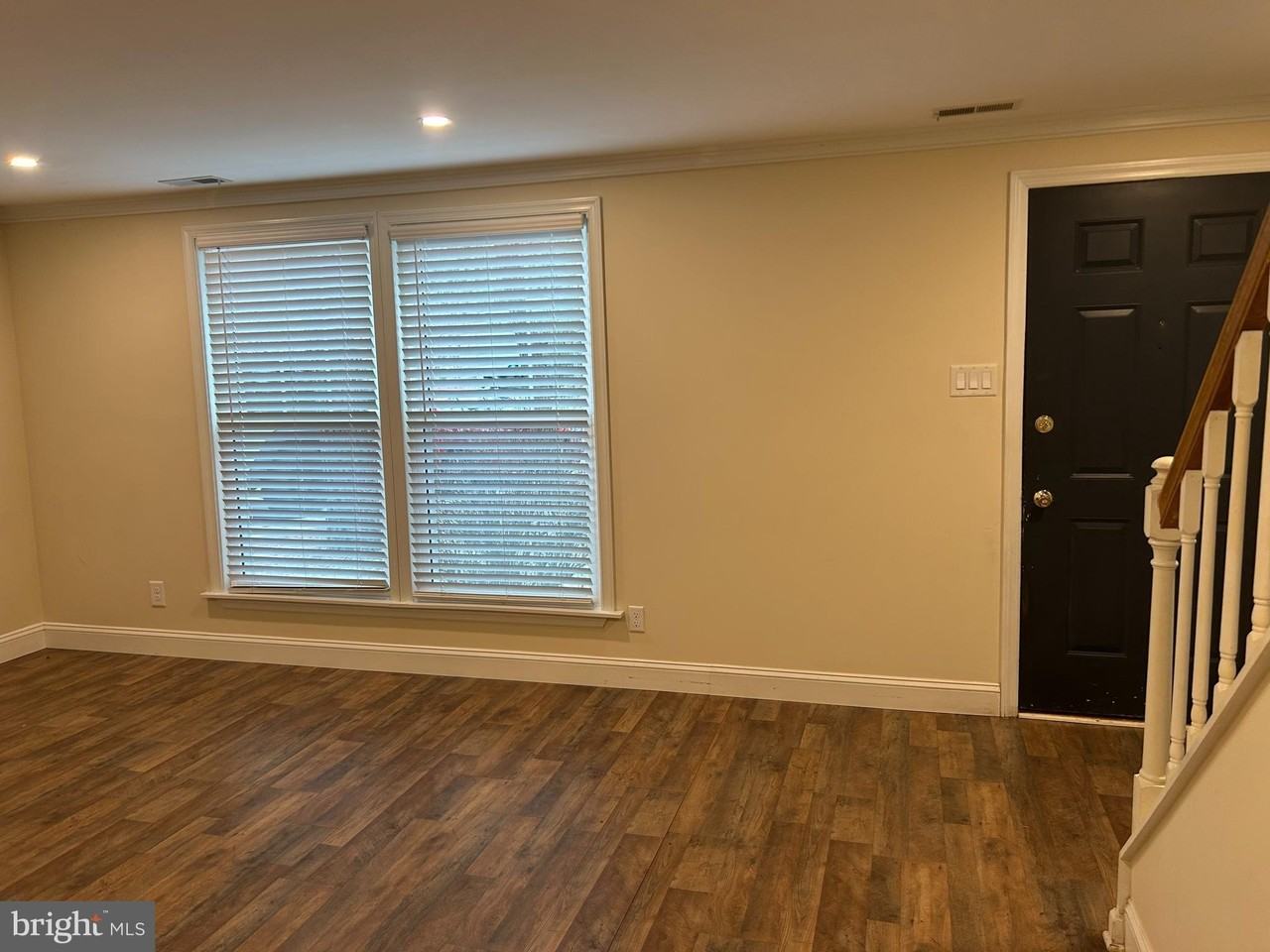 7 Haddon Ct W - Photo 6 of 9