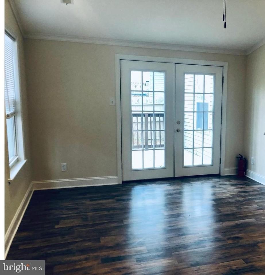 7 Haddon Ct W - Photo 7 of 9