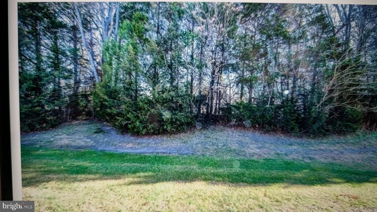 1010 Huntingdon Mews - Photo 2 of 10