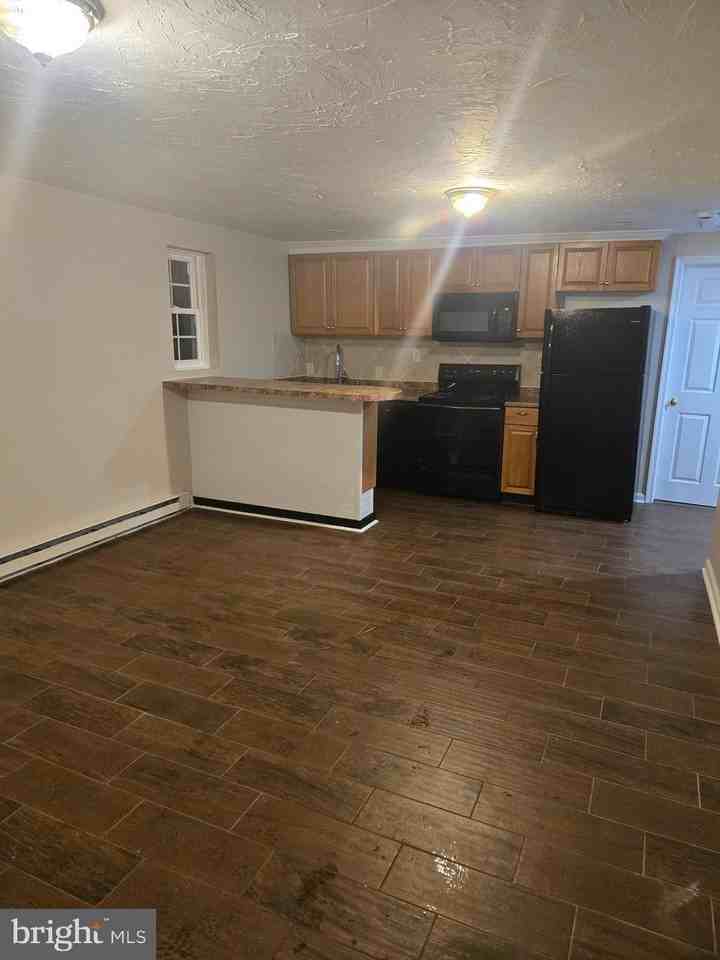 1114 Telegraph Rd - Photo 3 of 10