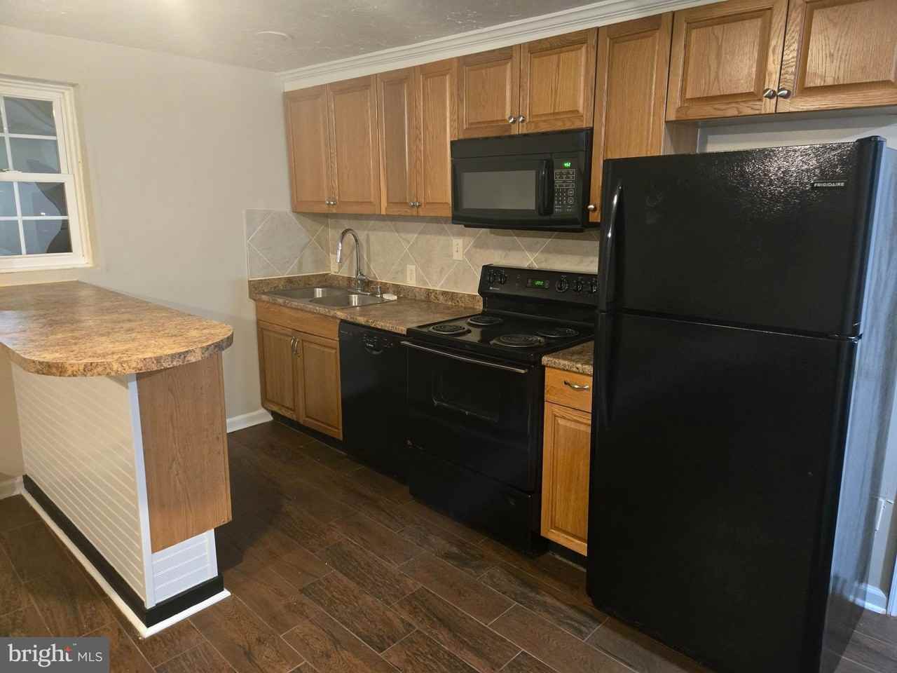 1114 Telegraph Rd - Photo 4 of 10