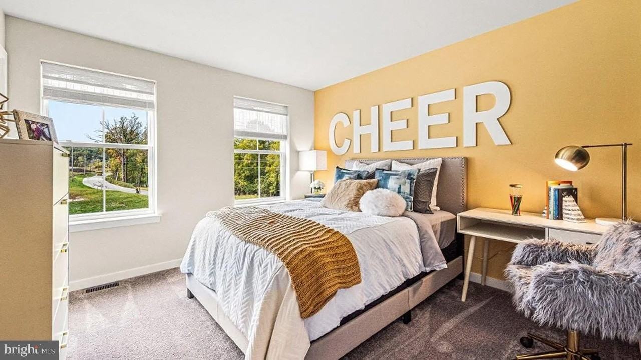 26 Four Leaf Dr - Photo 2 of 14