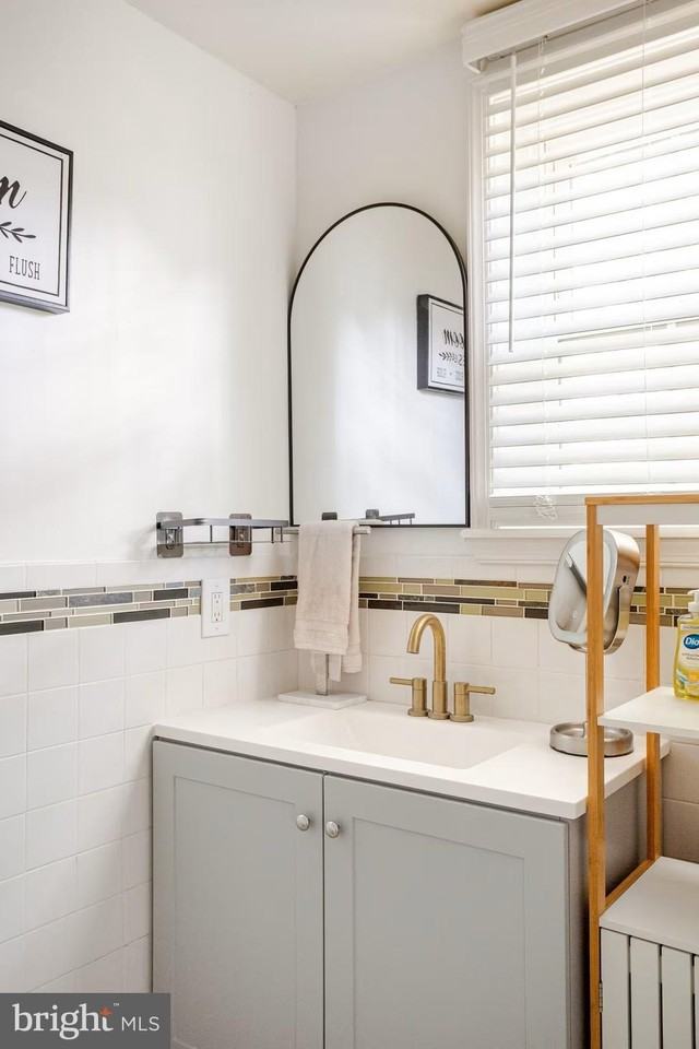 768 Pennsylvania Ave - Photo 2 of 12