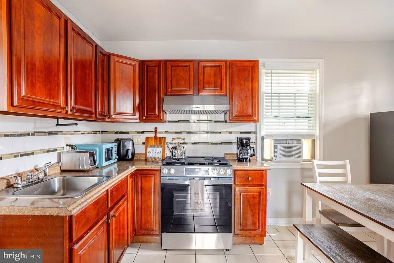 768 Pennsylvania Ave - Photo 7 of 12