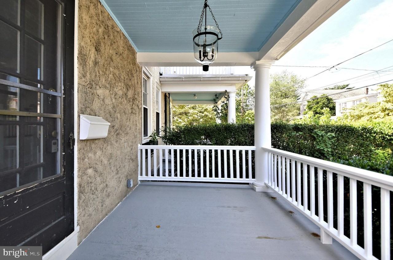 816 E Southampton Ave - Photo 5 of 50