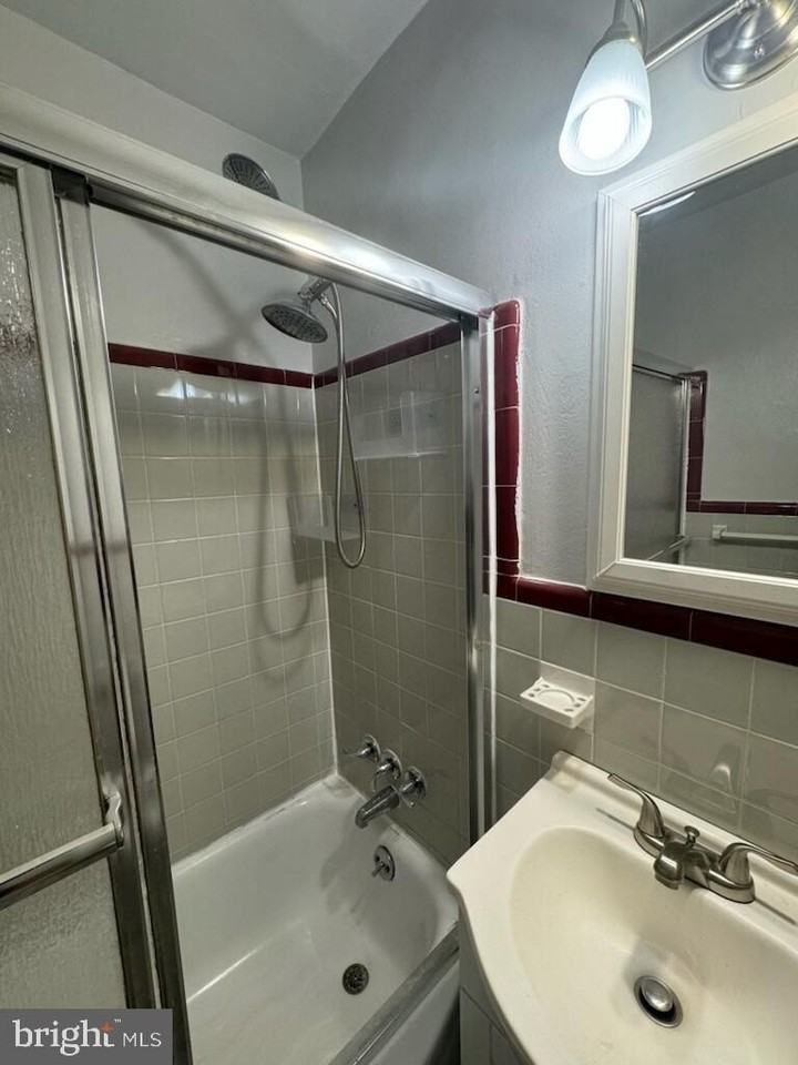 6010 Oakland St Unit 1 #1 - Photo 5 of 13