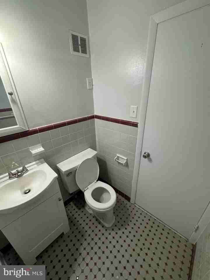 6010 Oakland St Unit 1 #1 - Photo 6 of 13