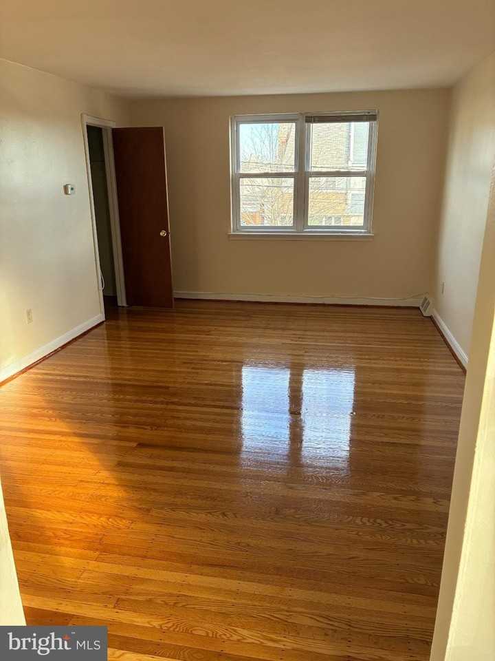 504 67th Ave 2nd Fl #2ndFL - Photo 2 of 10