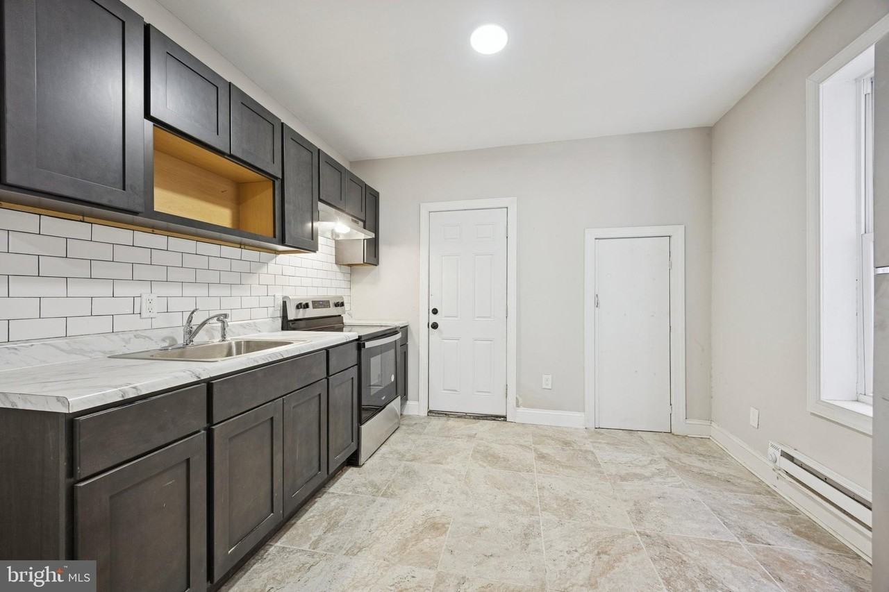 831 S Allison St - Photo 2 of 7