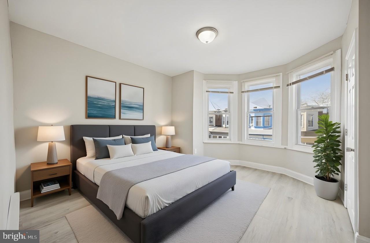 831 S Allison St - Photo 3 of 7