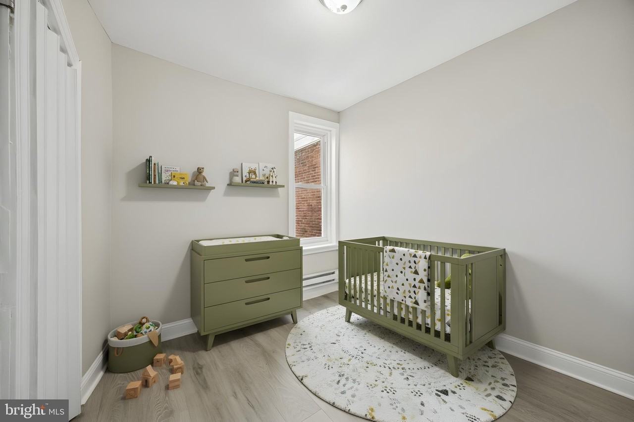 831 S Allison St - Photo 4 of 7