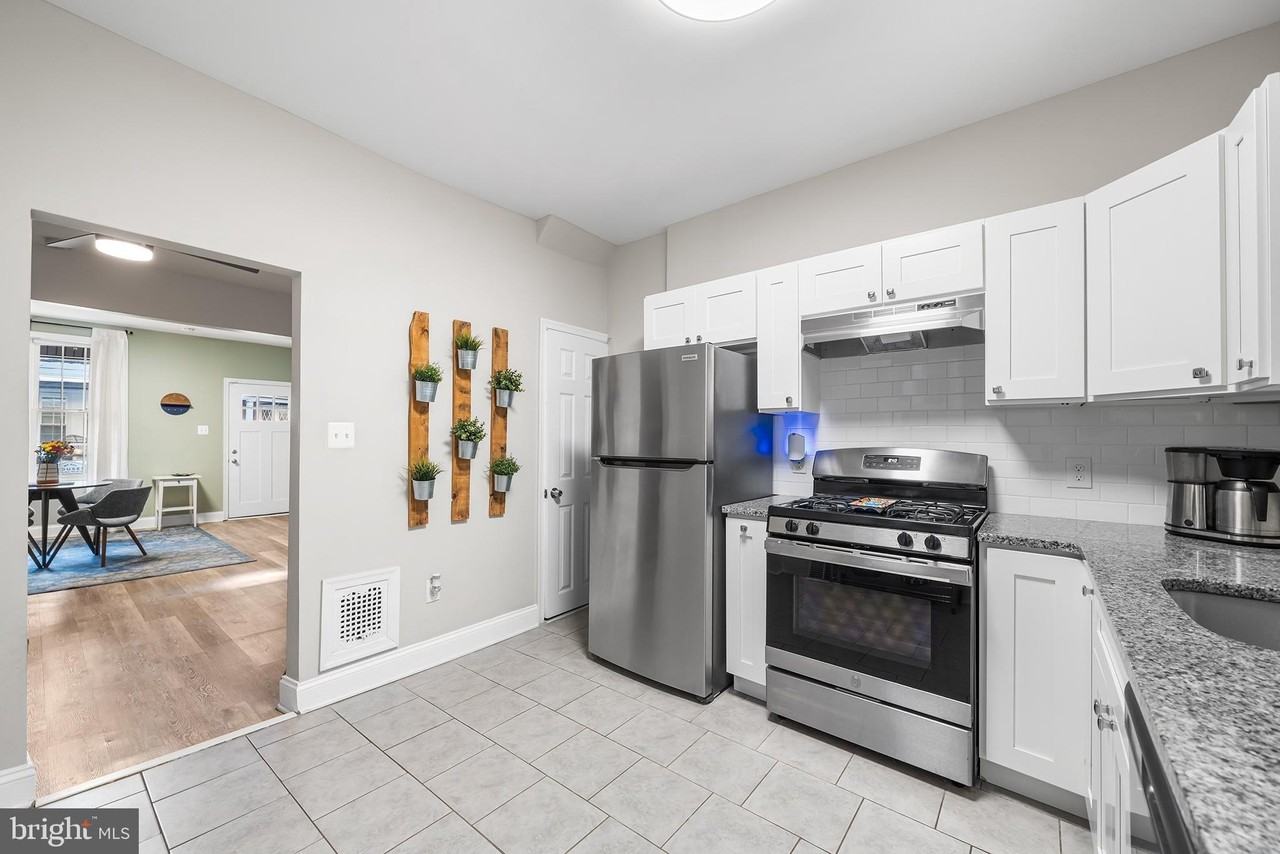 1542 N Hollywood St - Photo 6 of 13