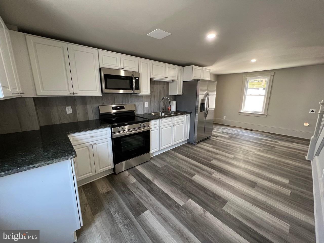 113 Coal St - Photo 2 of 17