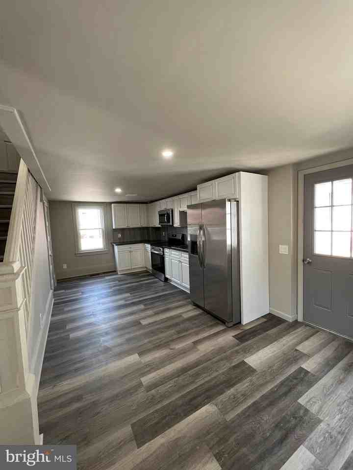 113 Coal St - Photo 3 of 17