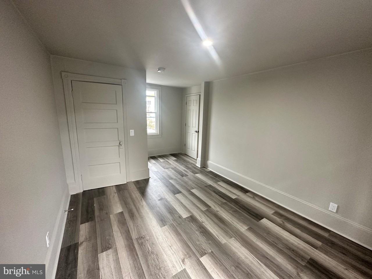 113 Coal St - Photo 5 of 17