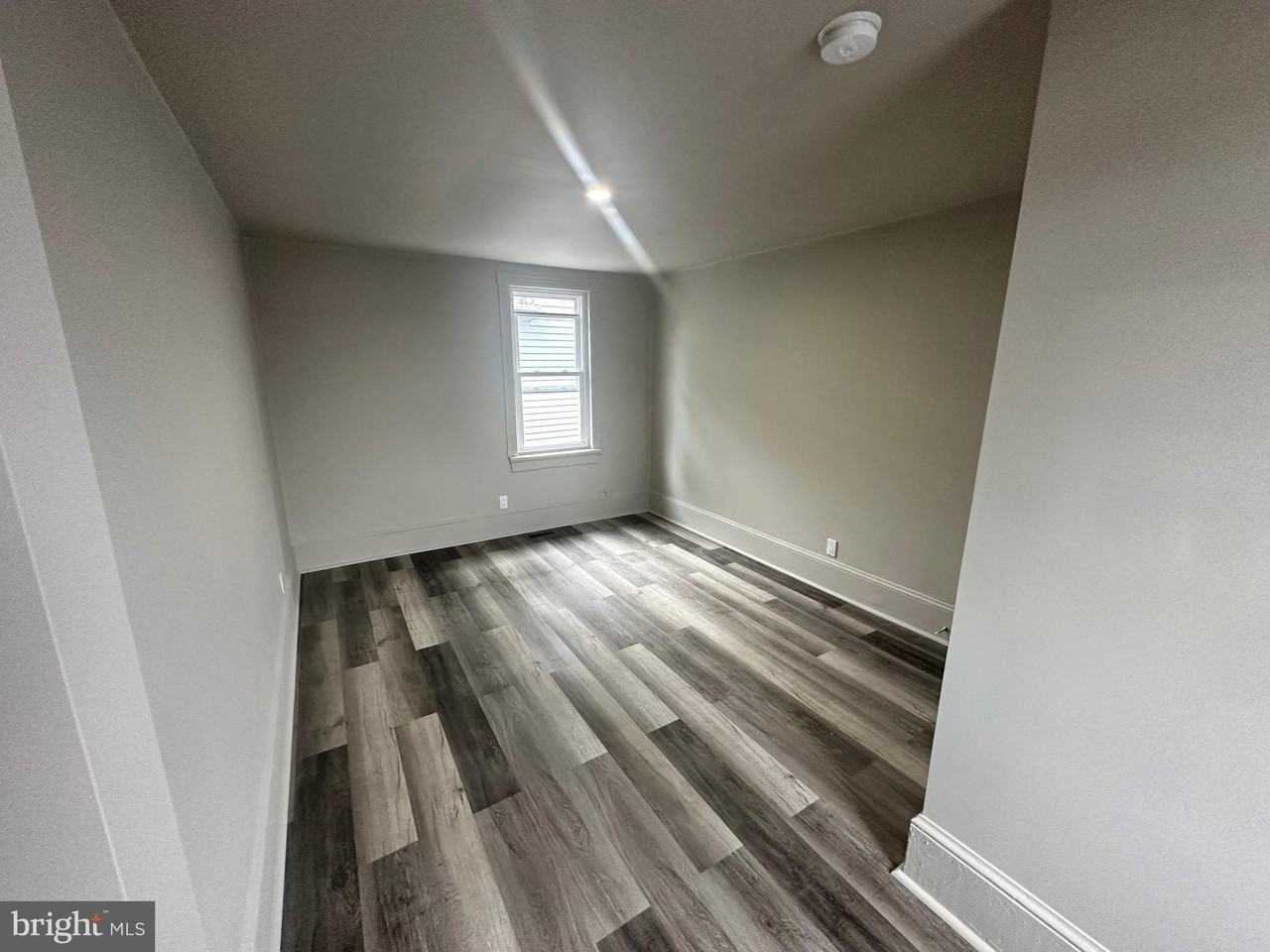 113 Coal St - Photo 6 of 17