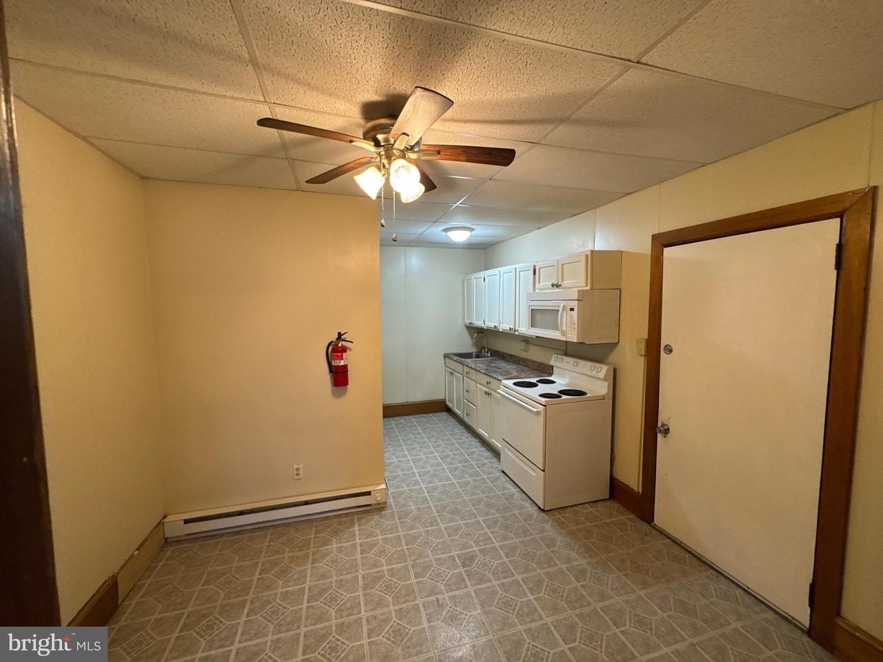 614 Mahantongo St - Photo 3 of 7