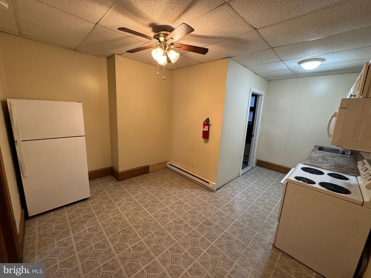 614 Mahantongo St - Photo 4 of 7