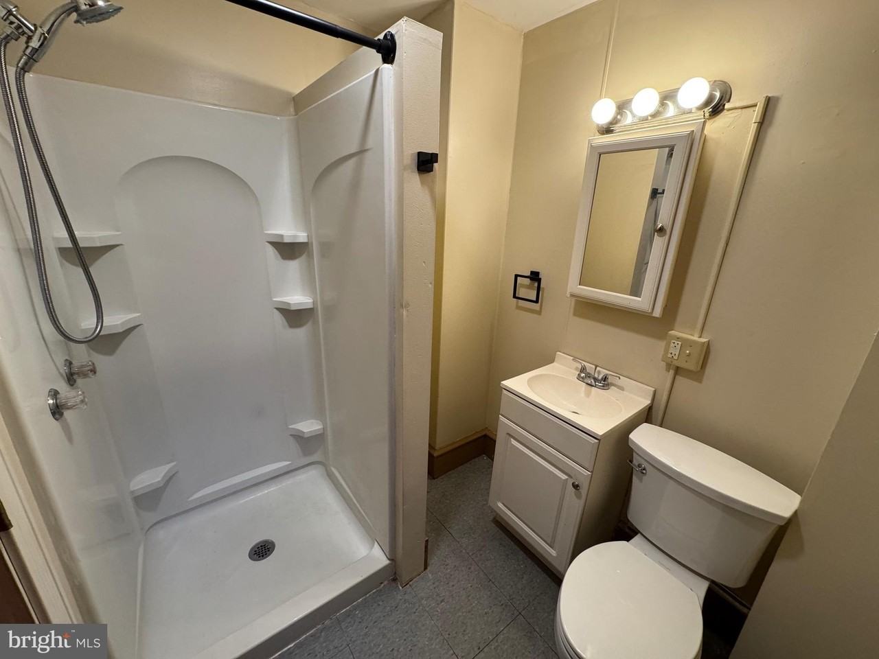 614 Mahantongo St - Photo 5 of 7