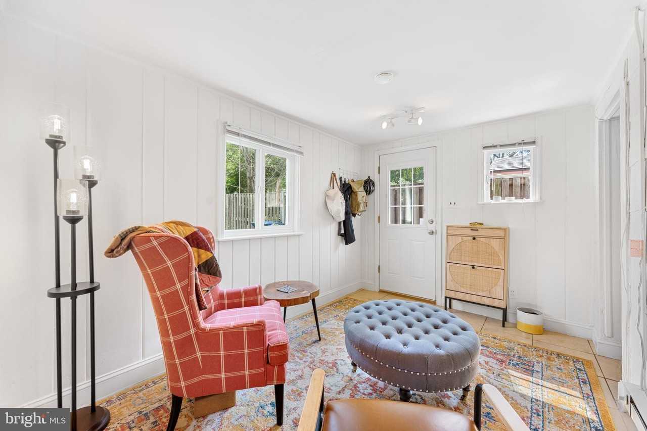 513 E Custis Ave - Photo 5 of 24