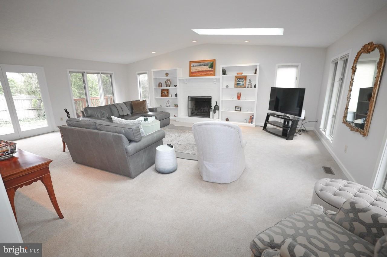 6025 Orris St - Photo 7 of 21