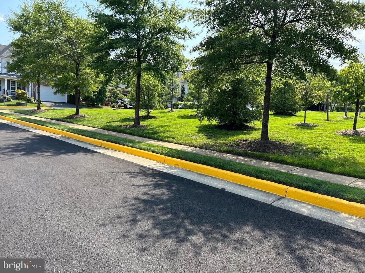 5658 Lierman Cir - Photo 3 of 7