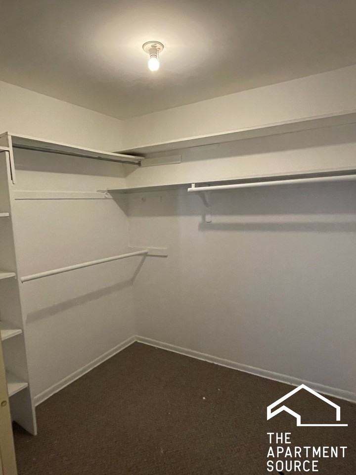 539 W Stratford Pl #405 - Photo 5 of 6