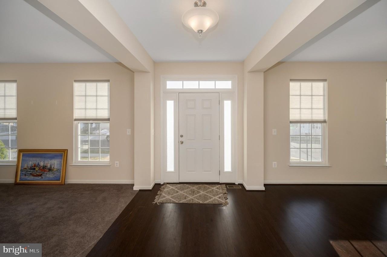 1070 Coriander Ln - Photo 3 of 45