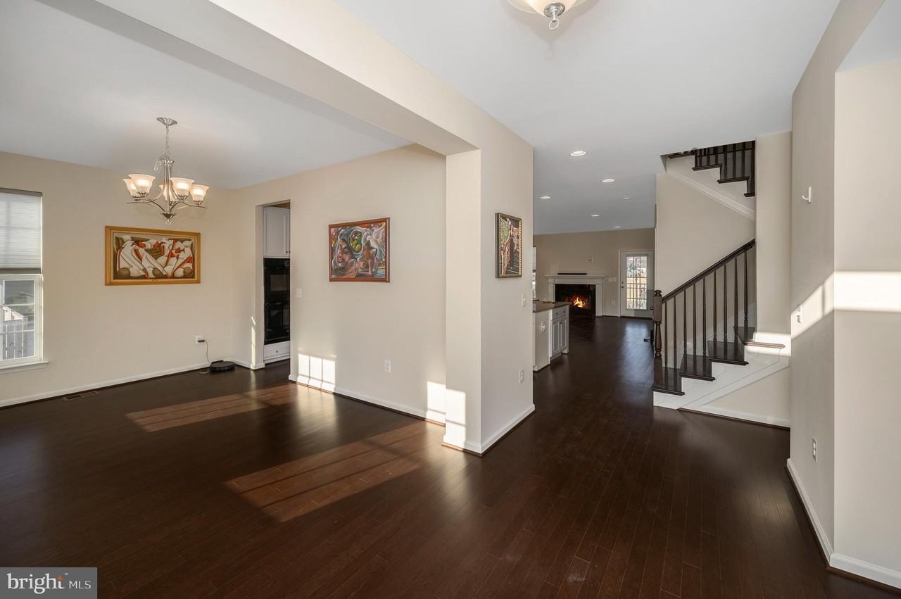 1070 Coriander Ln - Photo 4 of 45