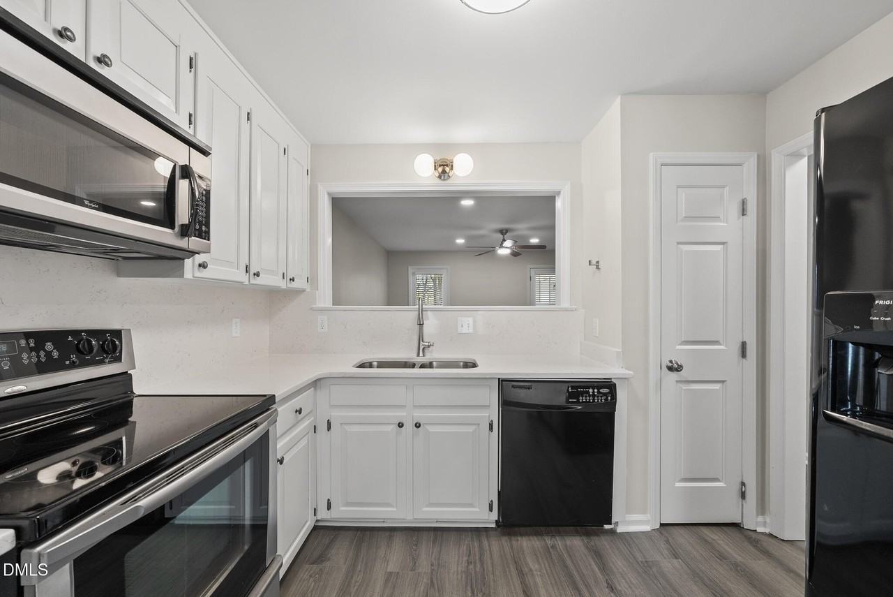 5538 Sharpe Dr - Photo 4 of 23