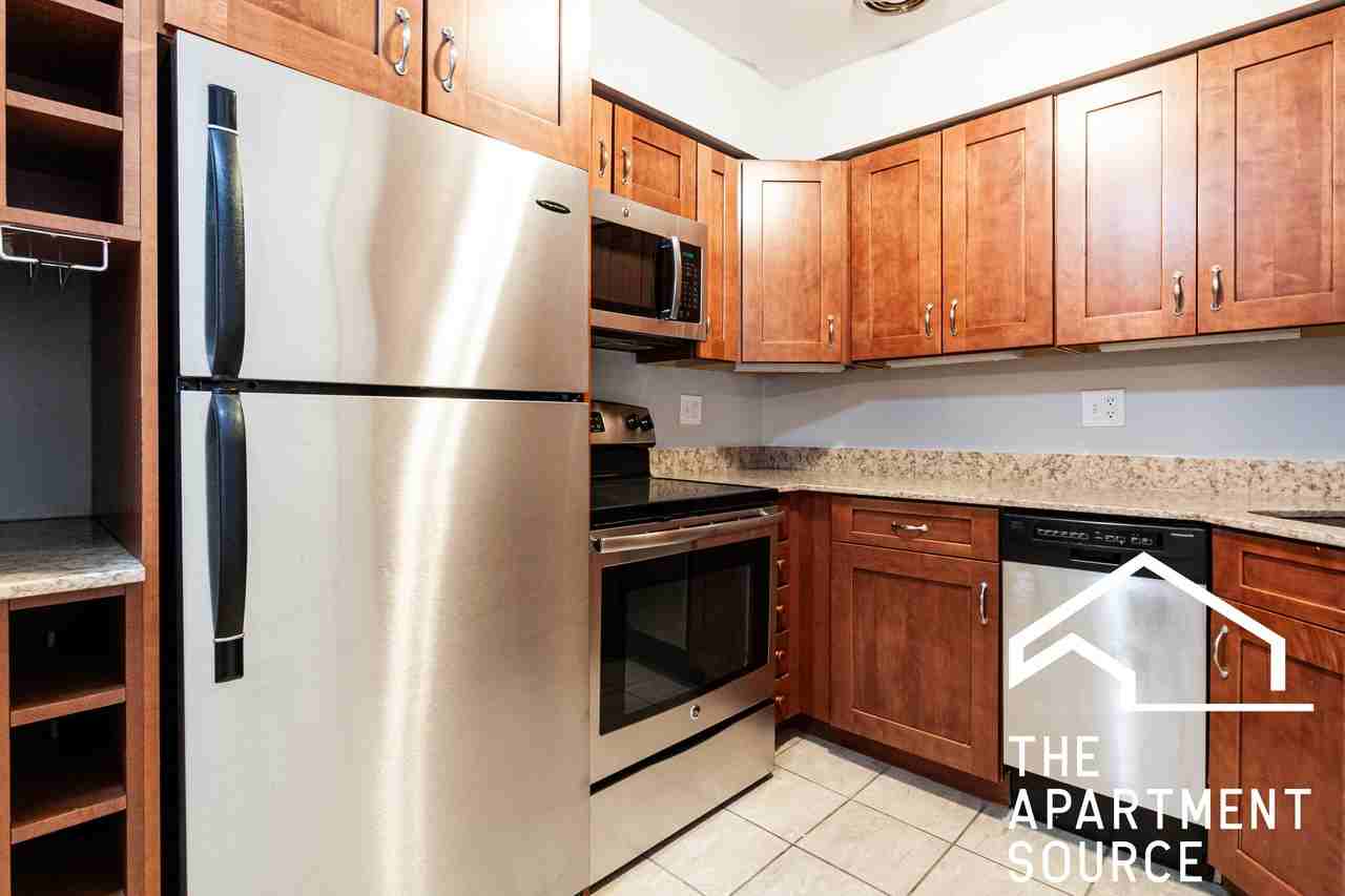 744 W Gordon Ter #307 - Photo 3 of 16