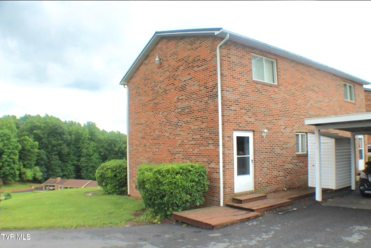 661 N Holston River Dr Unit 4 #4 - Photo 3 of 17